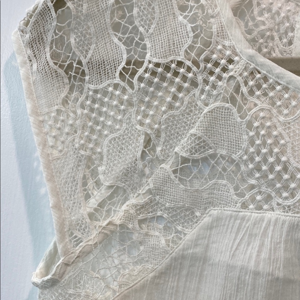 So pretty French Connection optic white Elegant White Lace Dress